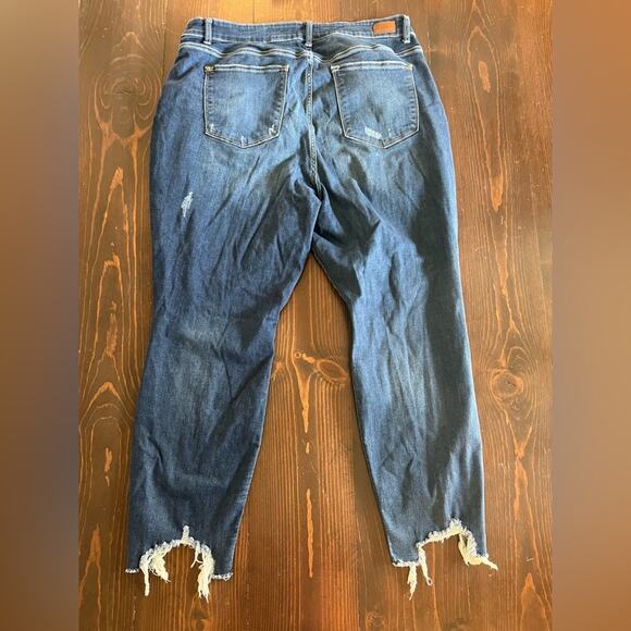 Judy Blue Distressed Slim Fit Jeans - Size 20W - Picture 4 of 5
